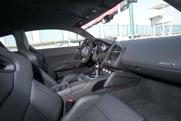 2014-audi-r8-blue-4-600-001