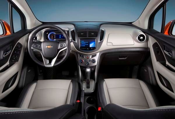 2015-chevrolet-trax-interior-front-overall-600-001
