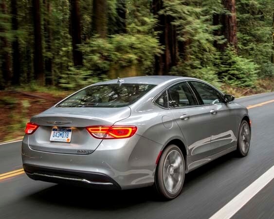 2015-chrysler-200c-rear-action2-600-001