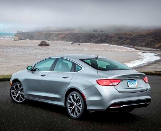 2015-chrysler-200c-rear-static1-600-001
