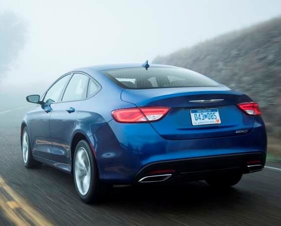 2015-chrysler-200s-rear-action1-600-001