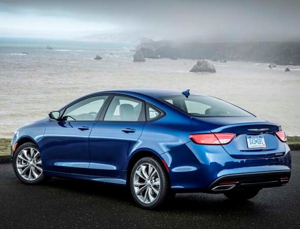 2015-chrysler-200s-rear-static1-600-001