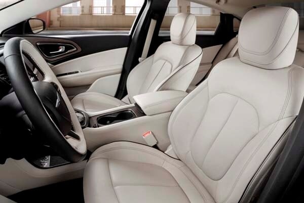 2015-chrysler-300c-front-interior1-600-001