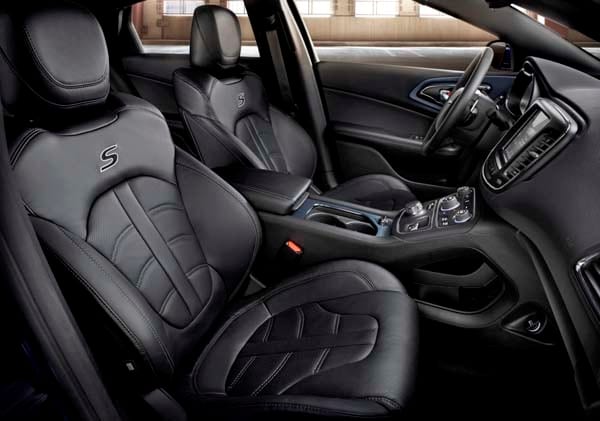 2015-chrysler-300s-front-interior1-600-001