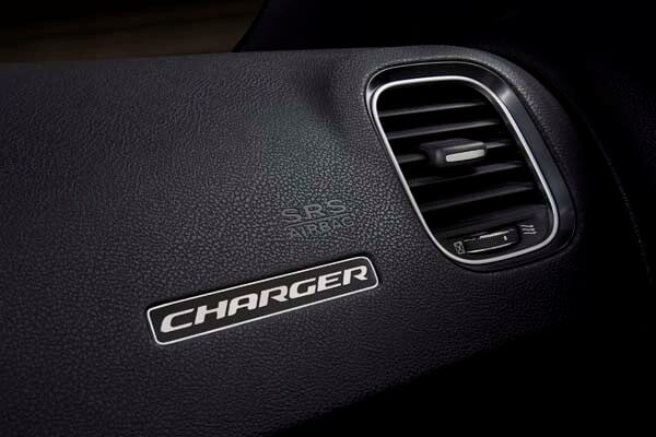 2015-dodge-charger-27-600-001