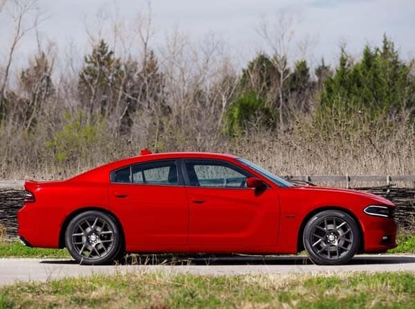 2015-dodge-charger-r-t-static-profile1-600-001