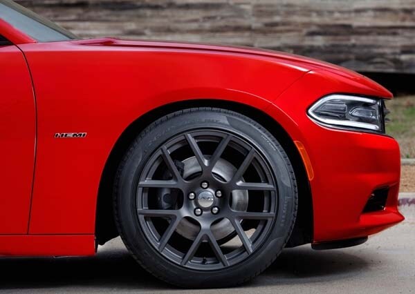 2015-dodge-charger-r-t-wheel-tire-detail1-600-001