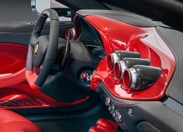 2015-ferrari-f60-america-interior2-600-001