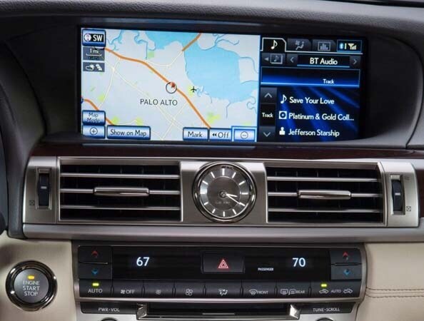 2015-lexus-ls-460-touchscreen-detail1-600-001
