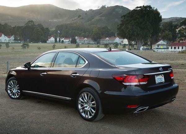 2015-lexus-ls600h-hybrid-rear-static1-600-001
