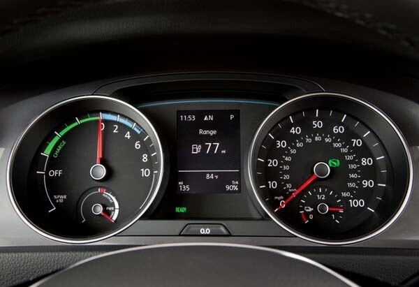 2015-volkswagen-e-golf-ev-instrument-display1-600-001