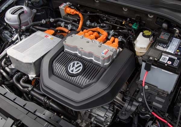 2015-volkswagen-e-golf-motor-underhood1-600-001
