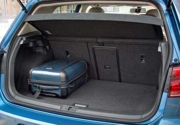 2015-volkswagen-e-golf-rear-seat-up1-600-001