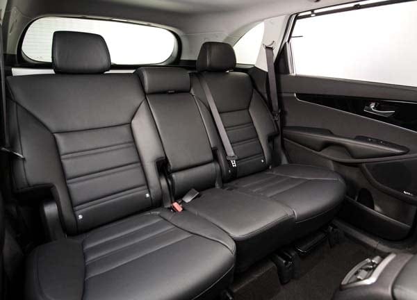 2016-kia-sorento-interior-rear-seats1-600-001