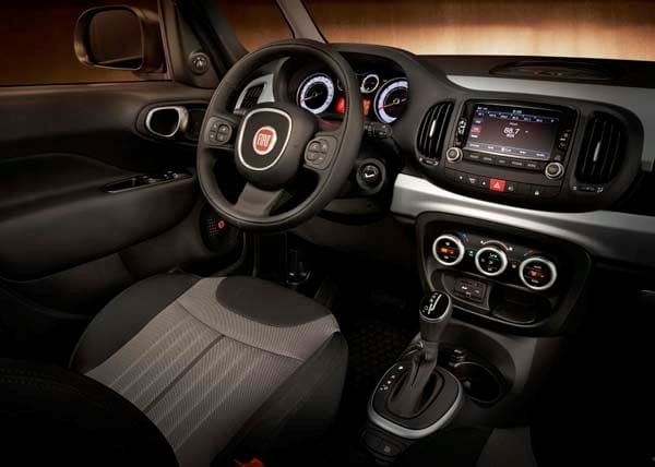 2015-fiat-500l-urbana-trekking-interior-detail-600-001