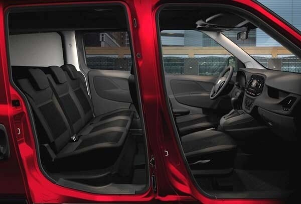 2015-ram-promaster-city-wagon-interior-look-in1-600-001