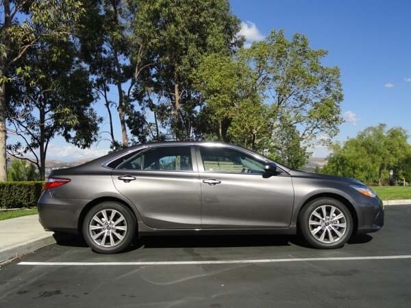 2015-toyota-camry-v6-2-600-001