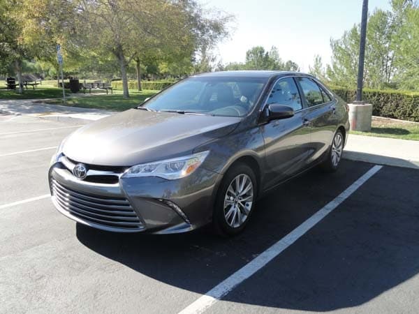 2015-toyota-camry-v6-5-600-001