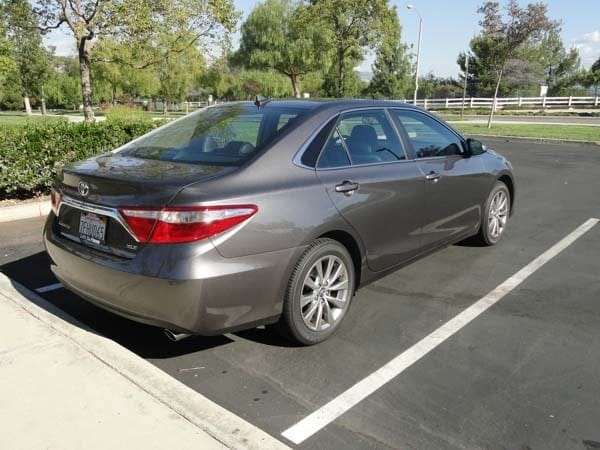 2015-toyota-camry-v6-8-600-001