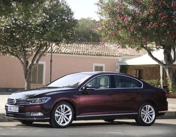 2015-volkswagen-passat-euro-model-front-static-600-001
