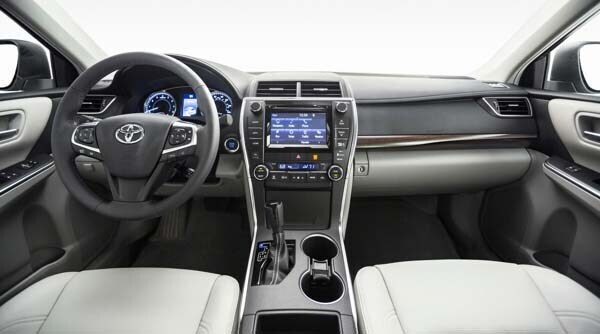 2015_toyota_camry_xle_013-600-001