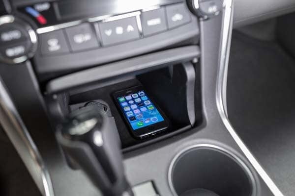 2015_toyota_camry_xle_016-600-001