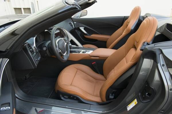 kelley-blue-book-best-buy-2015-chevrolet-corvette-27-600-001