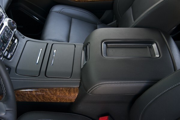 kelley-blue-book-best-buy-2015-chevrolet-tahoe-28-600-001