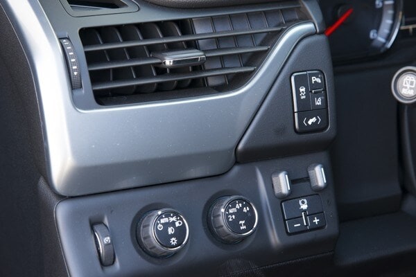 kelley-blue-book-best-buy-2015-chevrolet-tahoe-29-600-001