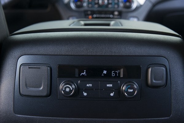 kelley-blue-book-best-buy-2015-chevrolet-tahoe-40-600-001