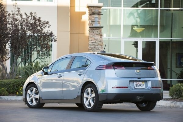 kelley-blue-book-best-buy-2015-chevrolet-volt-02-600-001
