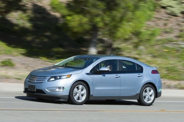 kelley-blue-book-best-buy-2015-chevrolet-volt-03-600-001