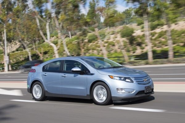 kelley-blue-book-best-buy-2015-chevrolet-volt-06-600-001