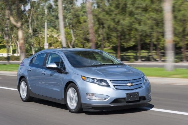 kelley-blue-book-best-buy-2015-chevrolet-volt-07-600-001