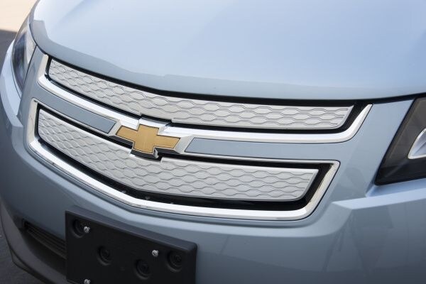 kelley-blue-book-best-buy-2015-chevrolet-volt-09-600-001