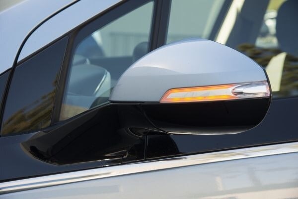 kelley-blue-book-best-buy-2015-chevrolet-volt-13-600-001