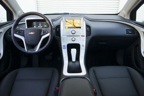 kelley-blue-book-best-buy-2015-chevrolet-volt-17-600-001