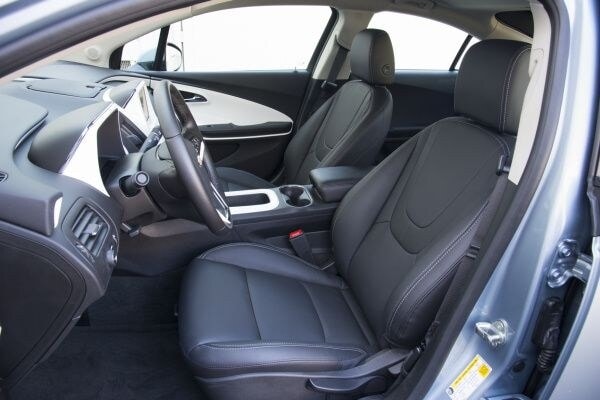 kelley-blue-book-best-buy-2015-chevrolet-volt-21-600-001