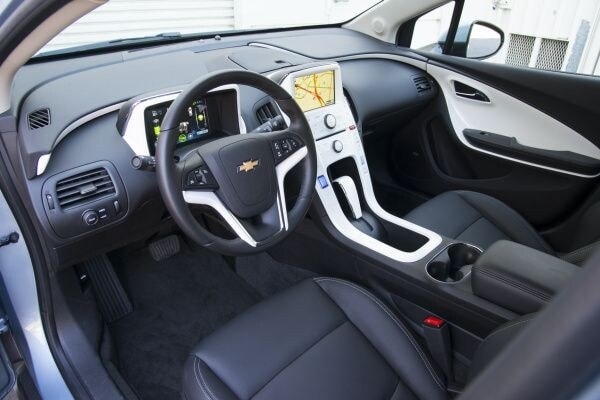 kelley-blue-book-best-buy-2015-chevrolet-volt-22-600-001