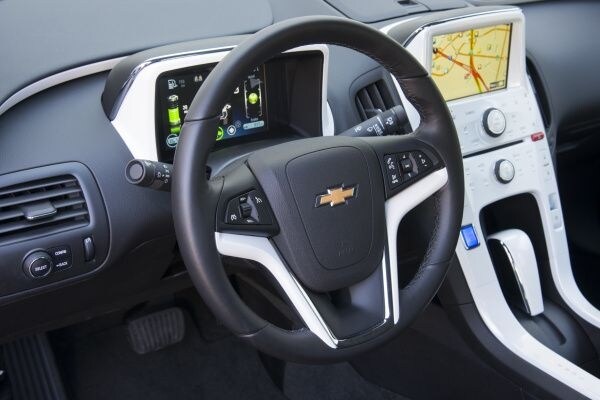 kelley-blue-book-best-buy-2015-chevrolet-volt-23-600-001