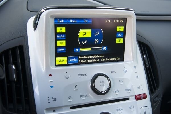 kelley-blue-book-best-buy-2015-chevrolet-volt-27-600-001