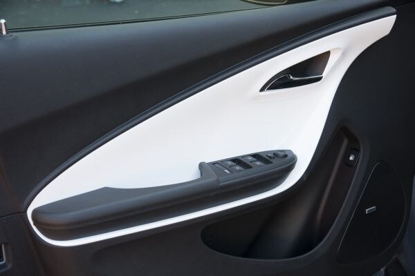 kelley-blue-book-best-buy-2015-chevrolet-volt-32-600-001