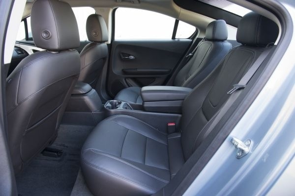 kelley-blue-book-best-buy-2015-chevrolet-volt-33-600-001