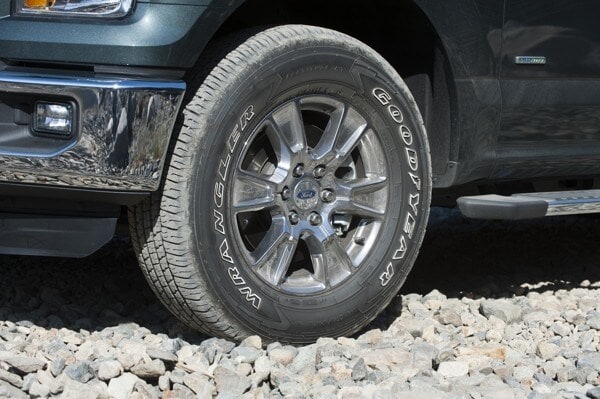 kelley-blue-book-best-buy-2015-ford-f150-16-600-001