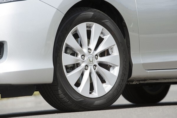 kelley-blue-book-best-buy-2015-honda-accord-17-600-001