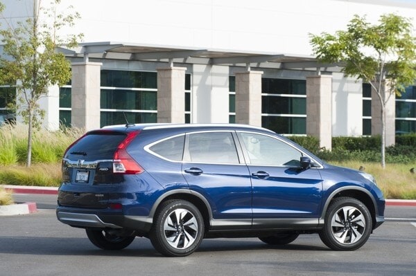 kelley-blue-book-best-buy-2015-honda-crv-03-600-001
