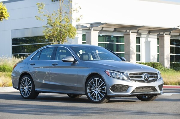 kelley-blue-book-best-buy-2015-mercedes-benz-c-class-03-600-001