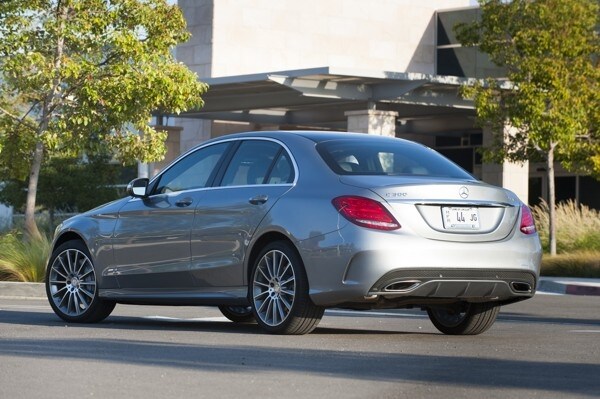 kelley-blue-book-best-buy-2015-mercedes-benz-c-class-04-600-001