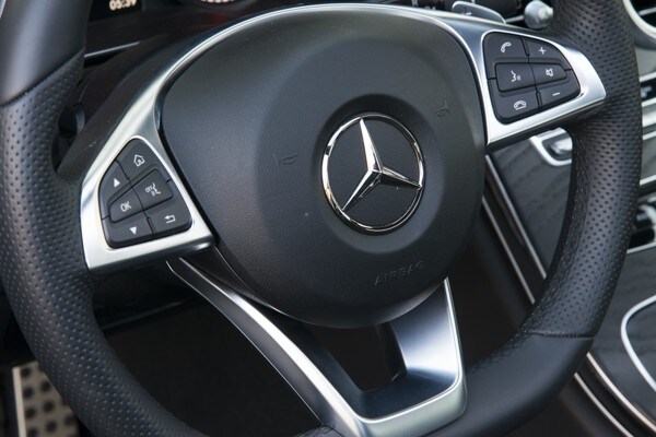 kelley-blue-book-best-buy-2015-mercedes-benz-c-class-25-600-001