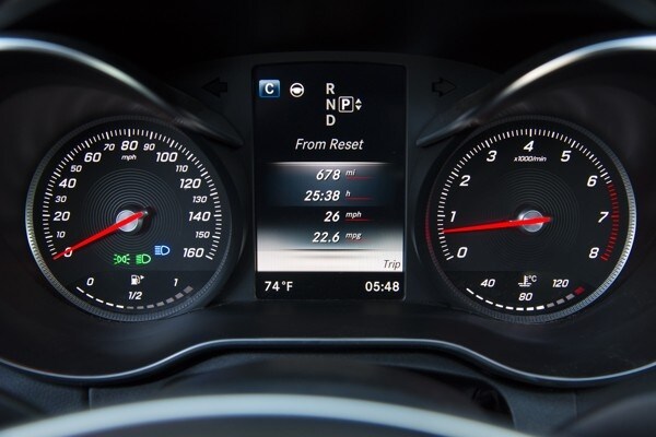 kelley-blue-book-best-buy-2015-mercedes-benz-c-class-26-600-001